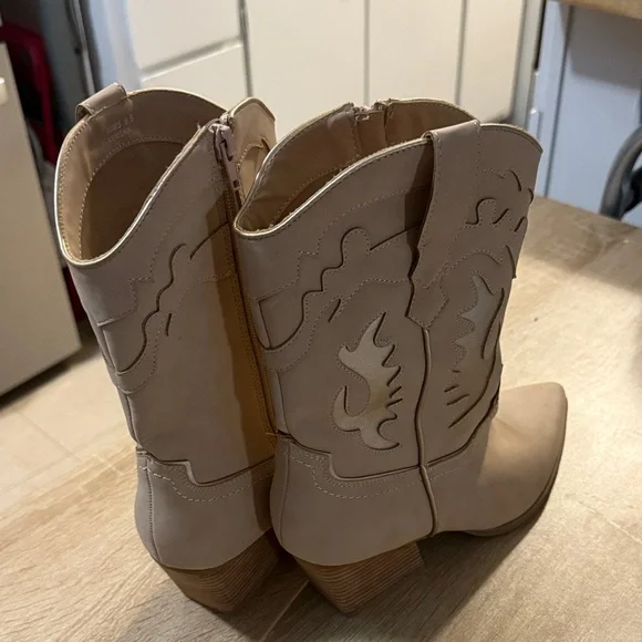 DV by Dolce Vita Beige Heeled Boots - Picture 2 of 11